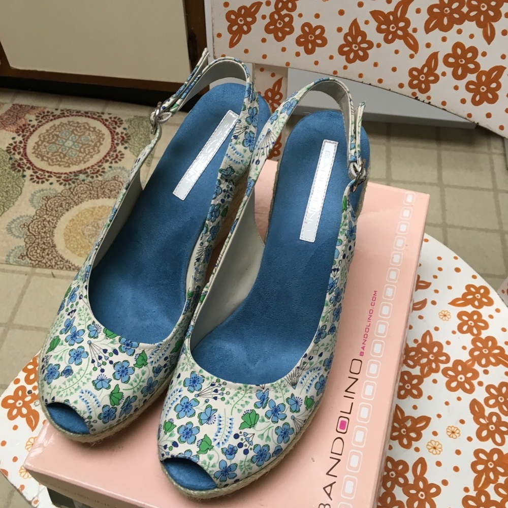 Bandolino Wedge Sandal - Picture 1 of 8